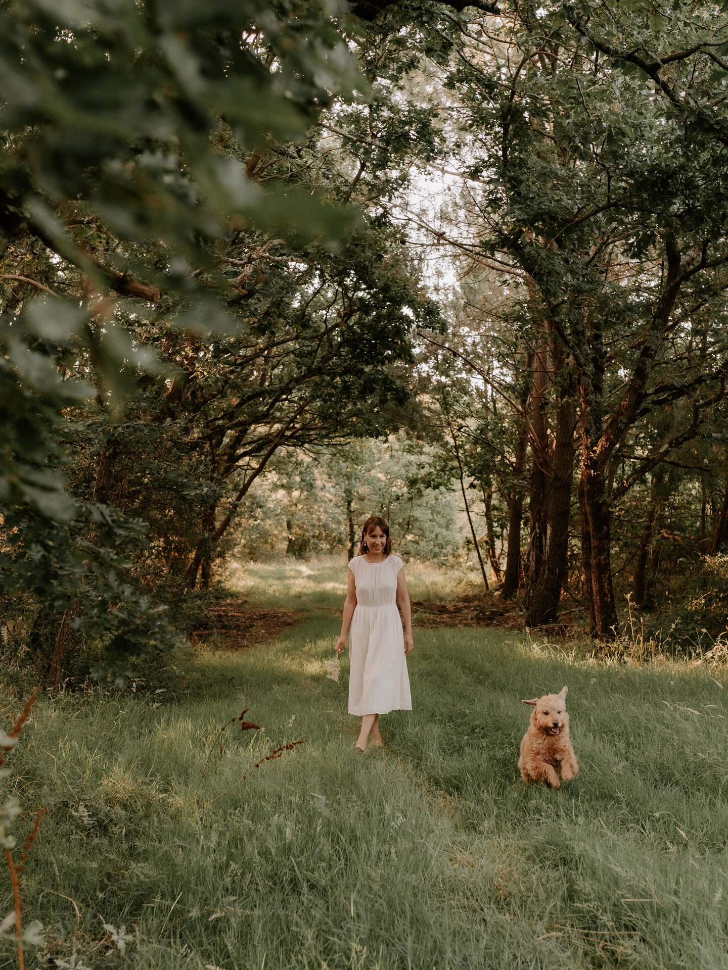 Une pause s’impose… Ce dernier post avant un petit moment car comme beaucoup d’entres vous le savent je pense, je prodigue aussi des conseils à destination pour artistes et plus particulièrement pour les illustrateur·trice·s à travers mon podcast « Illustration, le podcast », et il est temps pour moi d’entrer dans mon era de formatrice.

En début d’année, j’ai décidé de scinder ma communication en deux avec d’un côté mon contenu d’illustratrice par ici, et de l’autre mes contenus de formatrice sur mon autre compte @elodie.learn. Et comme je m’y attendais, c’est très difficile pour moi d’avoir une vraie présence sur ces deux comptes en même temps, c’est pourquoi j’ai décidé de faire une petite pause par ici pour mieux revenir à la rentrée ! 

Je ne vais nulle part, simplement je suis lucide et je sais que je ne peux pas être partout ! Vous allez me manquer ! Si vous êtes illustrateur·trice, je vous invite à me rejoindre sur mon compte @elodie.learn ces prochaines semaines ! 😊

Et sinon profitez bien de la douceur des prochains jours, à très vite ! 😘