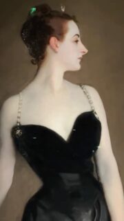 Cette semaine, j’ai eu le plaisir de découvrir la toute première exposition française consacrée au peintre américain John Singer Sargent, au Musée d’Orsay ✨

Je connaissais déjà certaines de ses œuvres, mais rien ne prépare vraiment à les découvrir en vrai.

Dans un monde dévoré par l’intelligence artificielle, prendre le temps d’admirer de près les jeux de textures, de contraste, et la justesse des coups de pinceaux prend tout son sens.

Je rêvais depuis longtemps d’approcher une toile de ce grand maître, et l’émotion a été à la hauteur de mes attentes. Le clou du spectacle de cette exposition était bien sûr Madame X, fascinante, dont le portrait avait fait scandale à l’époque et provoqué l’exil de l’artiste.

Aujourd’hui on comprend pourquoi sa grâce, sa peau diaphane et sa nonchalance continuent de captiver. 
Je me sens tellement reconnaissante d’habiter à Paris à chaque fois que je visite une exposition ! D’ailleurs les meilleures expositions ont souvent lieu en automne, encore une raison de plus d’aimer cette saison s’il en fallait une !

Vous connaissiez cet artiste ? Vous avez eu l’occasion de voir ses œuvres de près ?

Pour info, l’exposition John Singer Sargent « Éblouir Paris » est à découvrir au musée d’Orsay jusqu’au 11 janvier.

#museedorsay #museeorsay #art #museum #musee #paris #exposition #exhibition #ExpoSargent #romanticaesthetic #mybeigelife #frenchmood #darkacademia