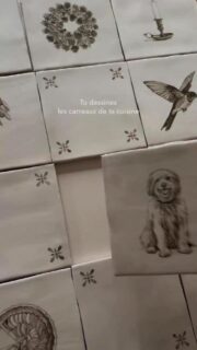 Le plus mimi des carreaux de crédence ! 
Évidemment que Lennon a eu droit à une place de choix sur ma crédence de cuisine. J’avais hâte de dessiner ce carreau un peu plus spécial que les autres. Et j’avais peur de me louper surtout, mais au final c’est mon carreau préféré jusqu’ici. Ça vous donne des idées ? :)