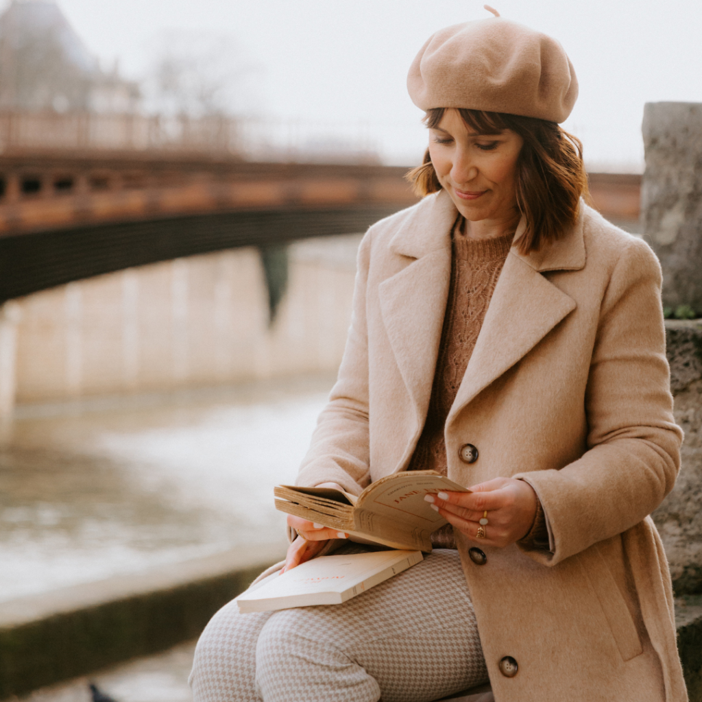 Dans cet épisode, je partage mon retour d'expérience de vlogueuse et comment booster sa boutique grâce au vlog sur Youtube.