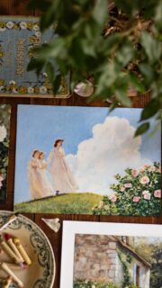 Je vous partage la date de lancement de ma petite collection… 🌸

Collection de pastels originaux « Les Roses » : Jeudi 2 avril à 20h00 (dès 19h00 si vous avez rejoint la liste d’attente)

Cette deuxième pièce intitulée « Après l’hiver » représente ce sentiment que nous sommes nombreux·se·s à avoir je pense à la sortie de l’hiver : la lumière qui revient, les bourgeons qui fleurissent, l’air frais et vivifiant et le soleil qui réchauffe doucement le visage et nous donne la sensation de respirer à nouveau.

Sans surprise, les fleurs et tout particulièrement les roses (les fleurs préférées de mes grand-mères) m’ont inspirées pour cette collection. Vous pouvez rejoindre la liste d’attente via le lien dans ma bio ou commenter « pastel » pour le recevoir automatiquement en message privé.

Bon dimanche à vous ❤️