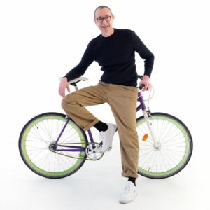 Dans cet épisode, j’accueille Clod, illustrateur pour une conversation sur le métier, le style, et ce qui permet de tenir sur la durée