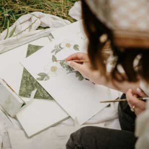 Dans cet épisode, je partage avec toi les détails qui font toute la différence lorsqu'on choisi de passer de la passion à l'illustration.