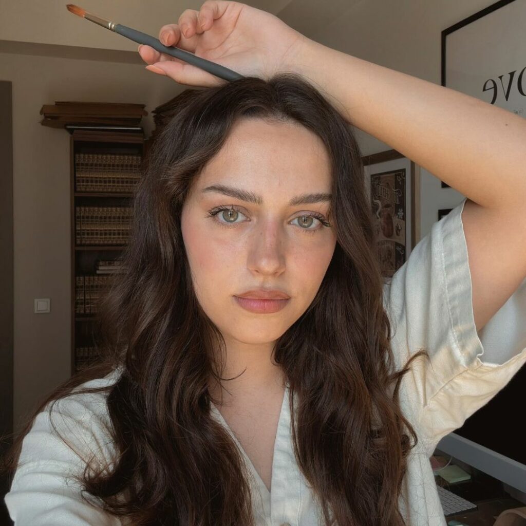 Dans cet épisode, j'accueille à nouveau Derya qui nous parle de la création de son livre de recettes, de son choix de partager tout le processus avec son audience, et de sa stratégie de communication.